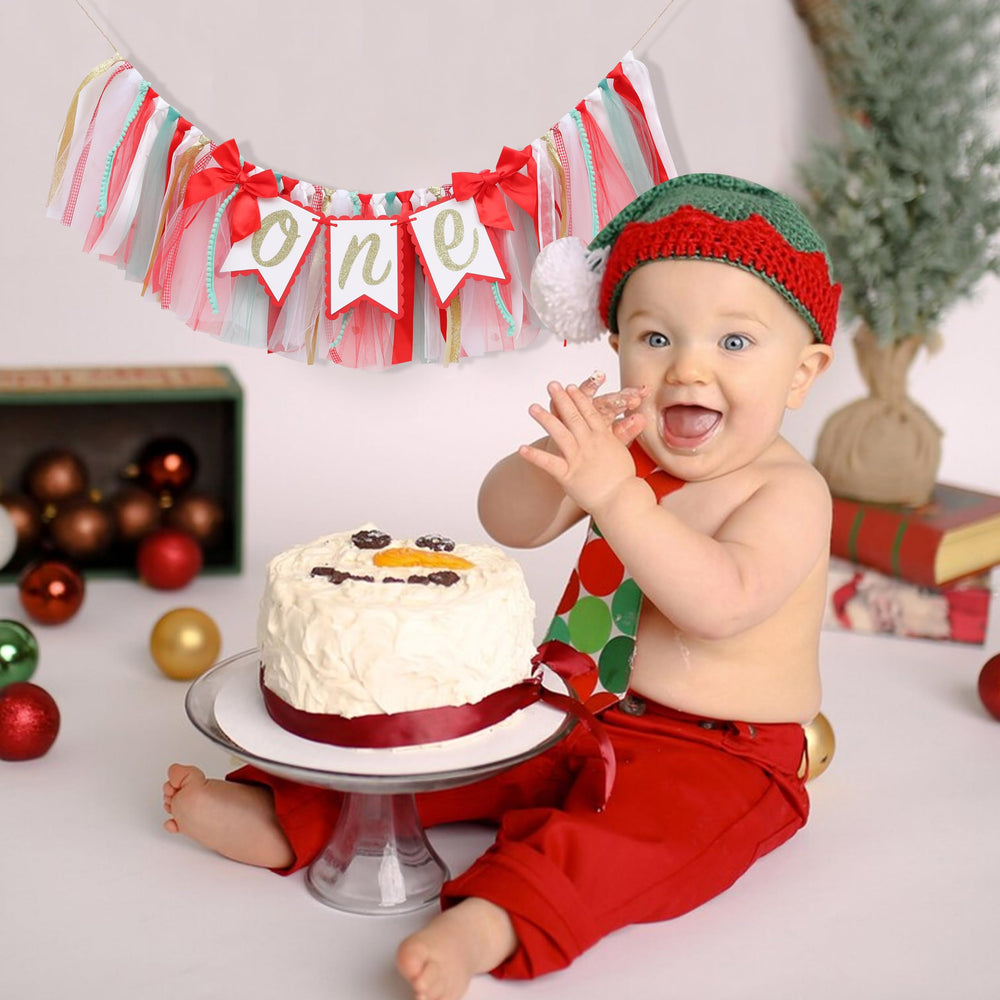 LINLULU card stock accents create crisp holiday lettering