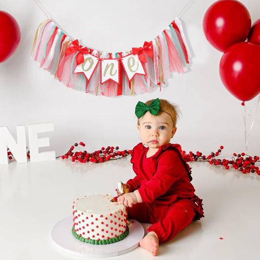 LINLULU red-green tulle banner adds Christmas charm to meals