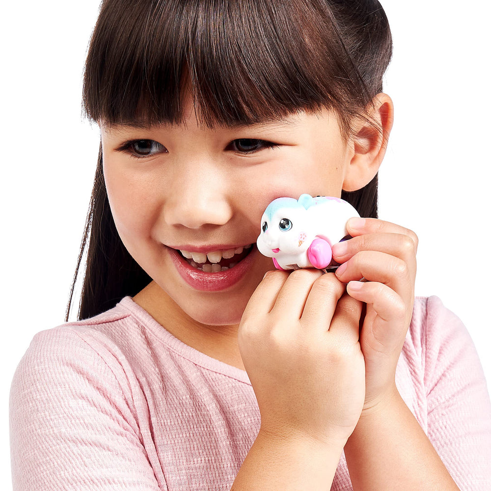 Little Live Pets Sprinkz produces cute sounds during play.