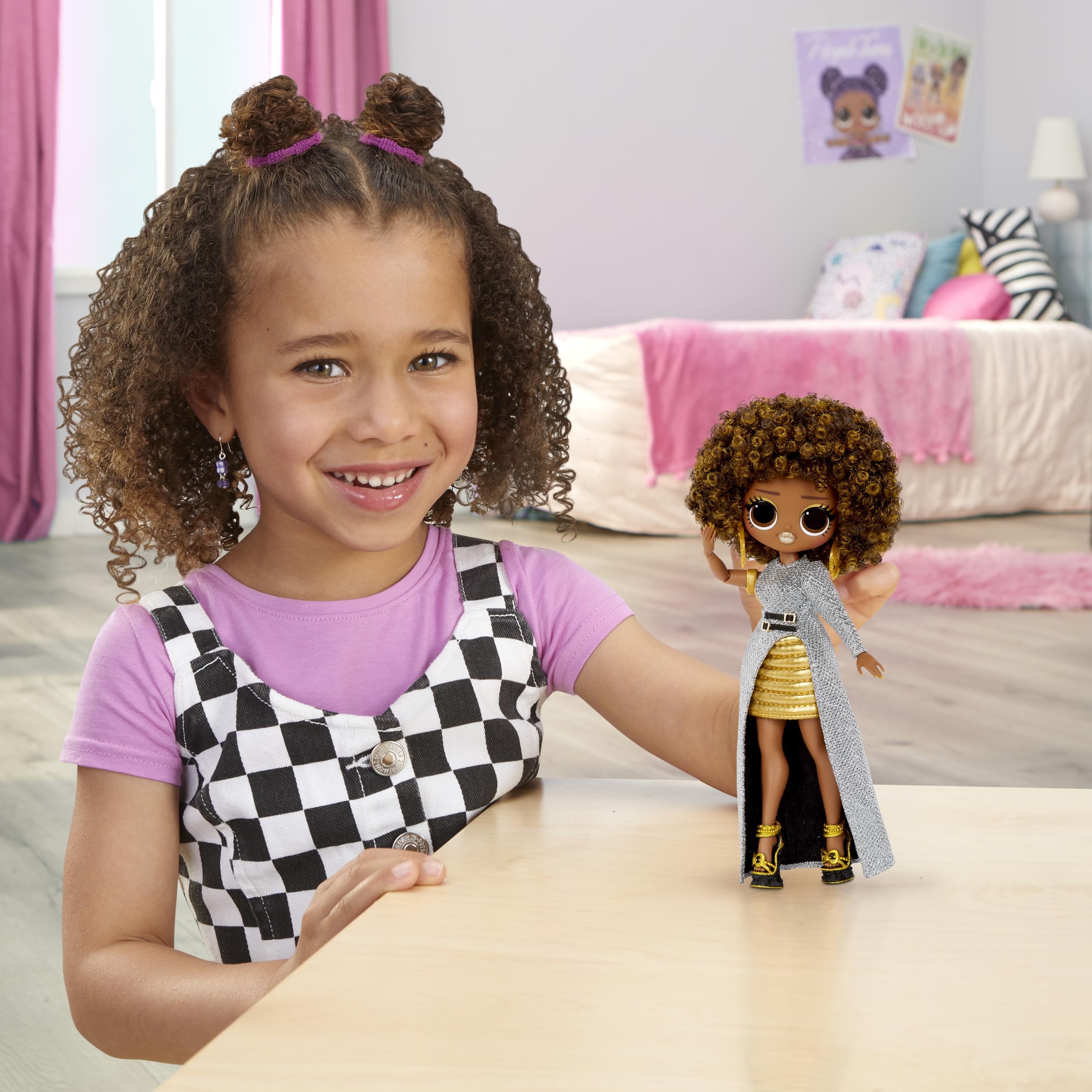 L.O.L. Surprise! O.M.G. Royal Bee shoes and accessories for mix-and-match outfits