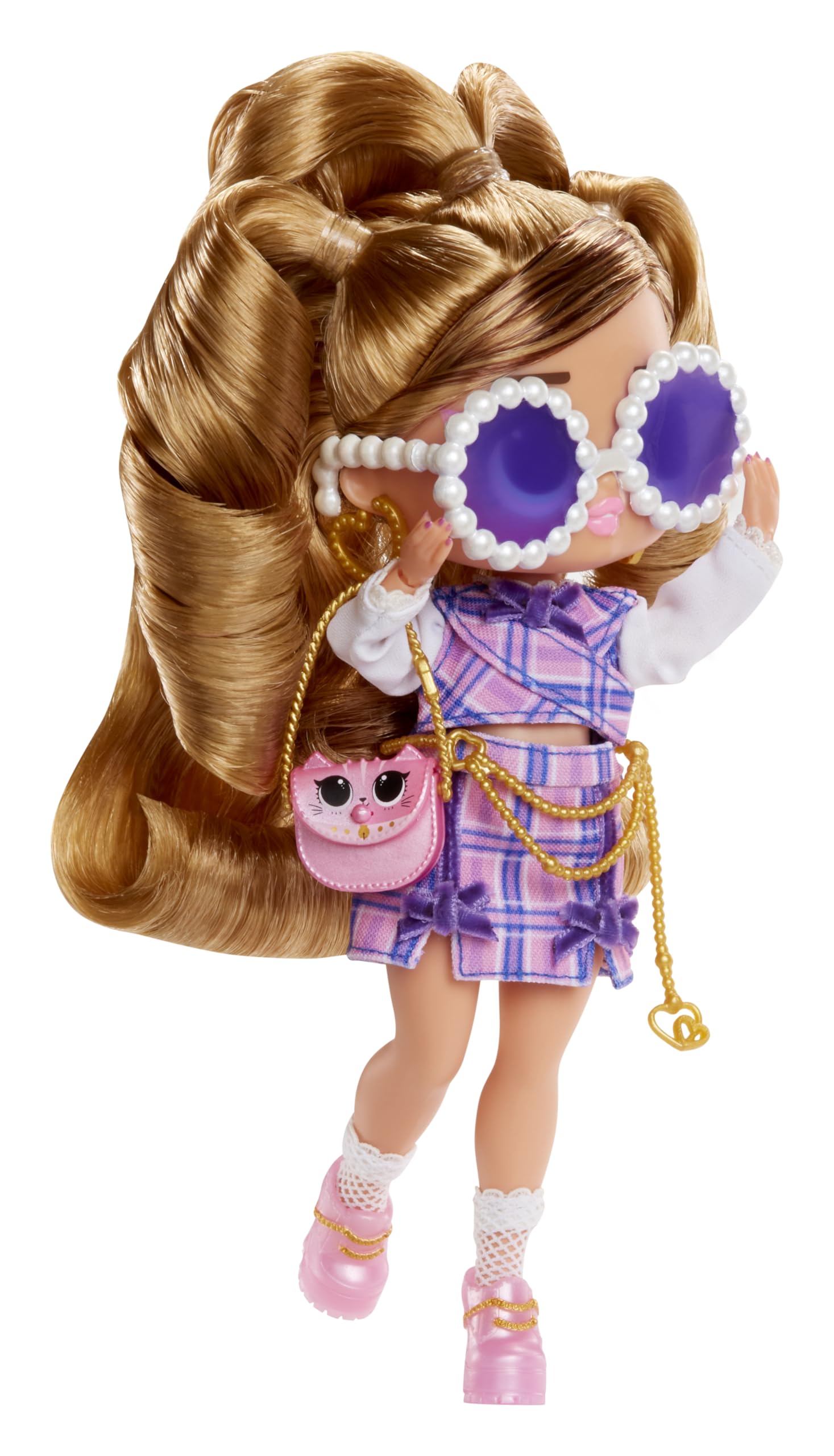 Unboxing moment with a LOL Surprise Tweens doll and fashionable surprises