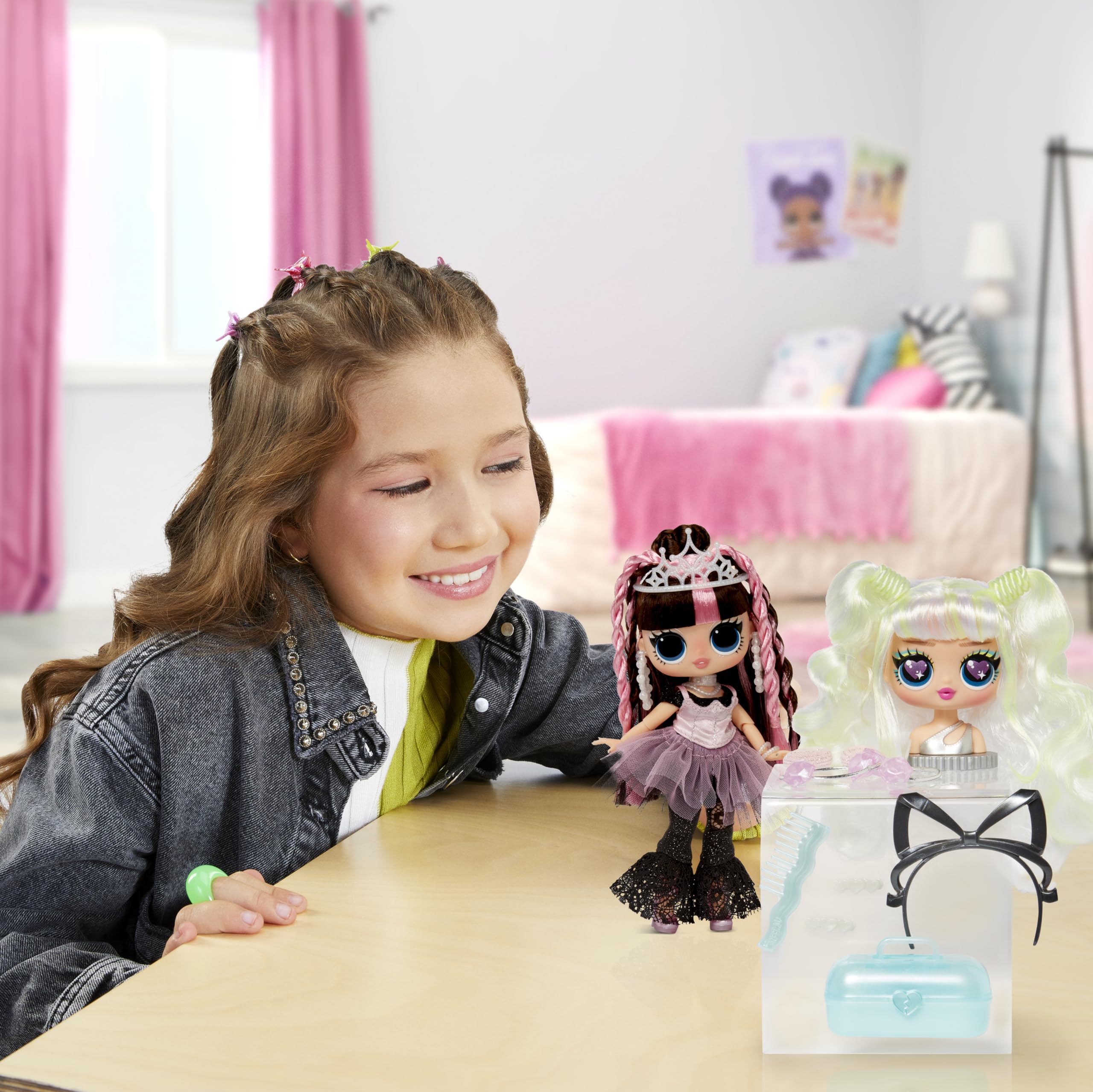 L.O.L. Surprise Tweens Billie tiara adds glamorous touch to dress-up moments.