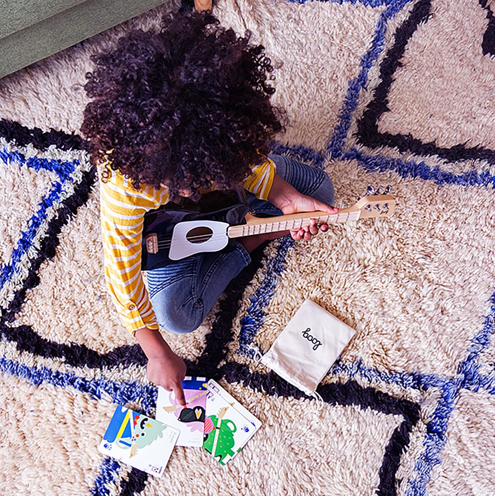 Loog Mini neck and fretboard close-up shows comfortable shape.
