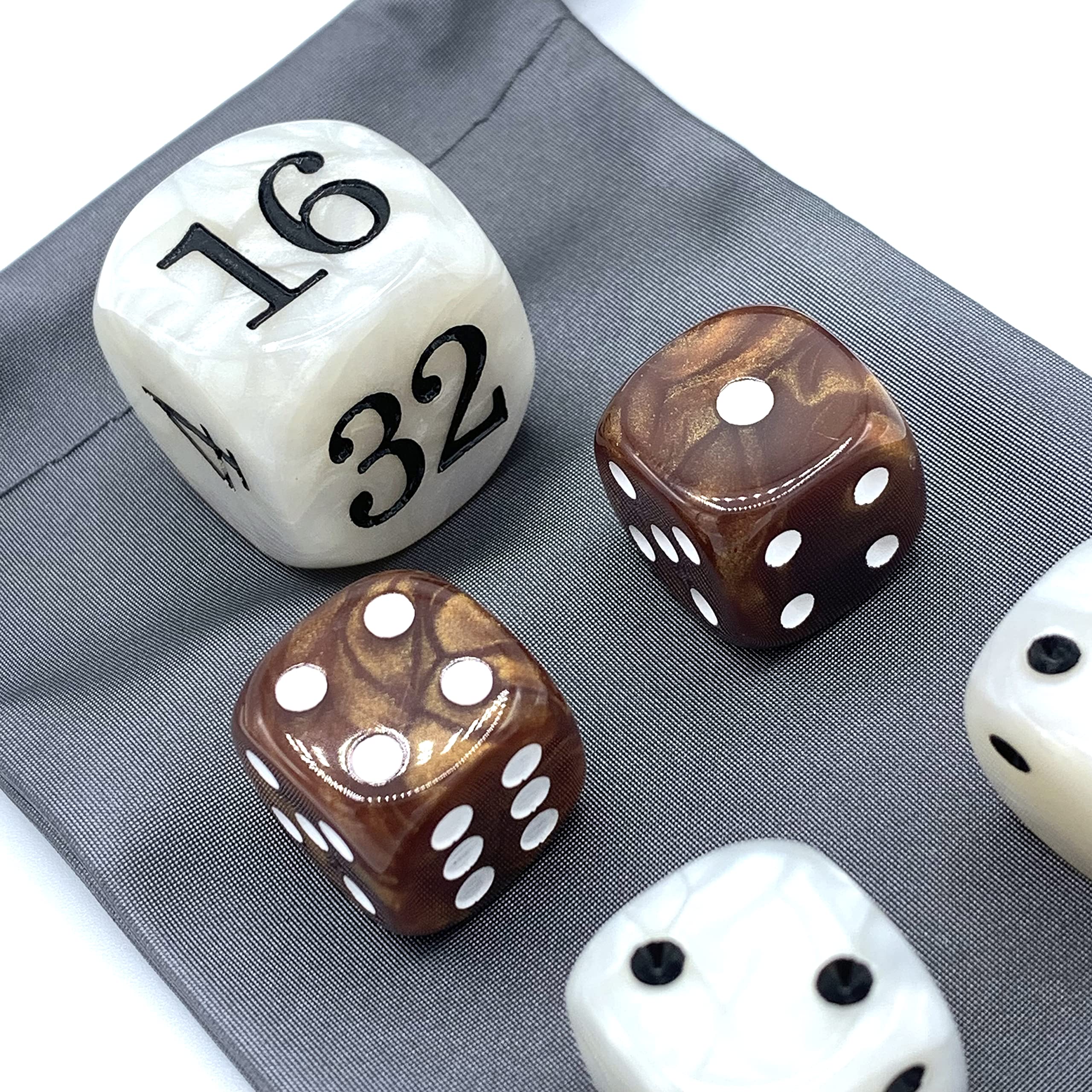 Luck Lab pearl dice in brown-white marble for premium aesthetics.