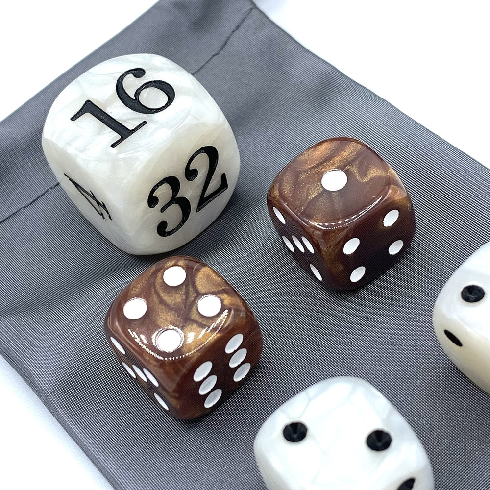 Luck Lab pearl dice in brown-white marble for premium aesthetics.