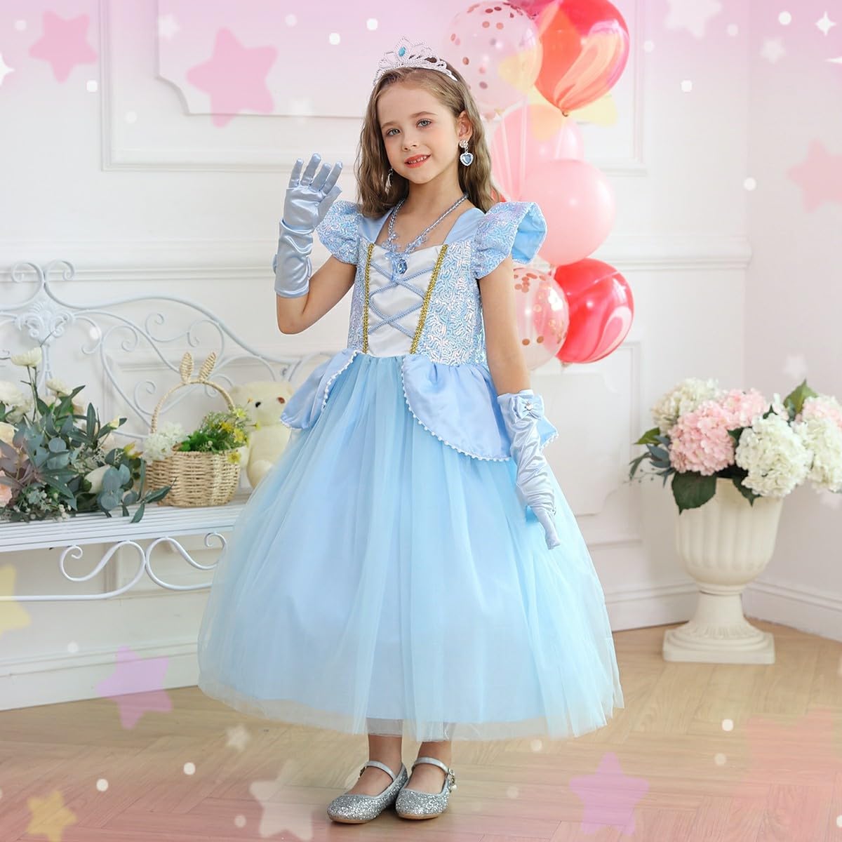 Luzlen wand and gloves set adds playful royal flair.