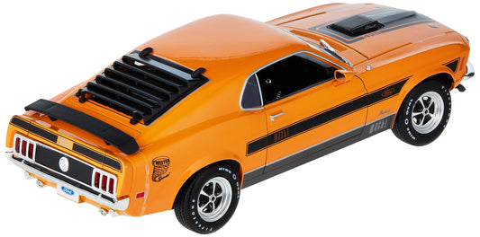 Maisto 1:18 Mustang Mach 1 interior details for realistic collection display