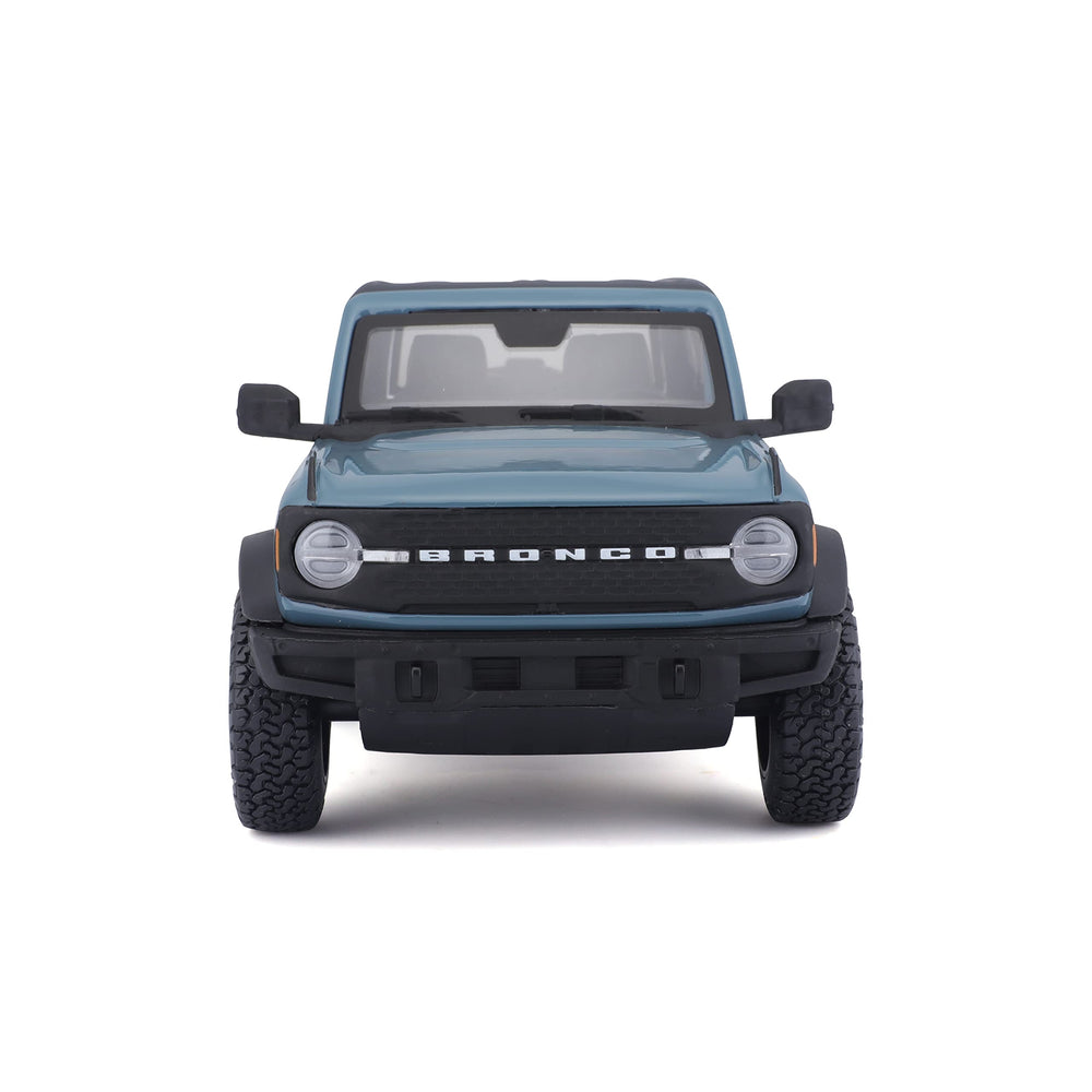 Maisto 1:24 Ford Bronco Badlands blue body view shows die-cast durability and detail for display