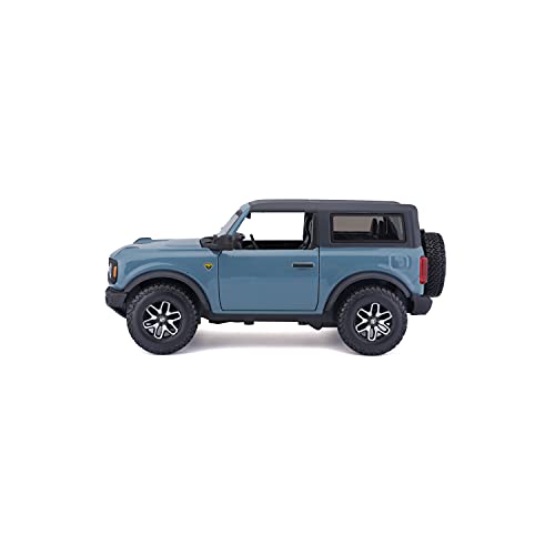 Maisto Bronco Badlands blue engine compartment reveals authentic model engineering for realism