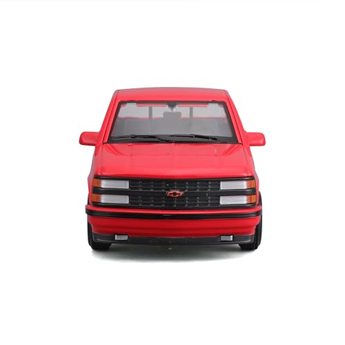 Maisto 1:24 Chevrolet 454 SS red body detail highlighting chrome accents