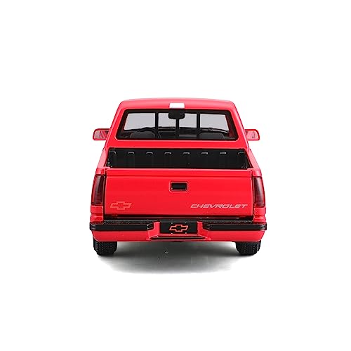 Maisto 1:24 Chevrolet 454 SS red engine compartment with accessible detailing