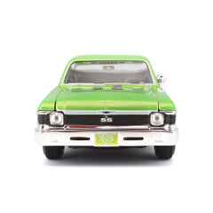 Maisto 1:24 Nova SS green open doors display interaction.