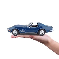 Maisto Corvette blue opening-doors showcases interactive access to the cabin.