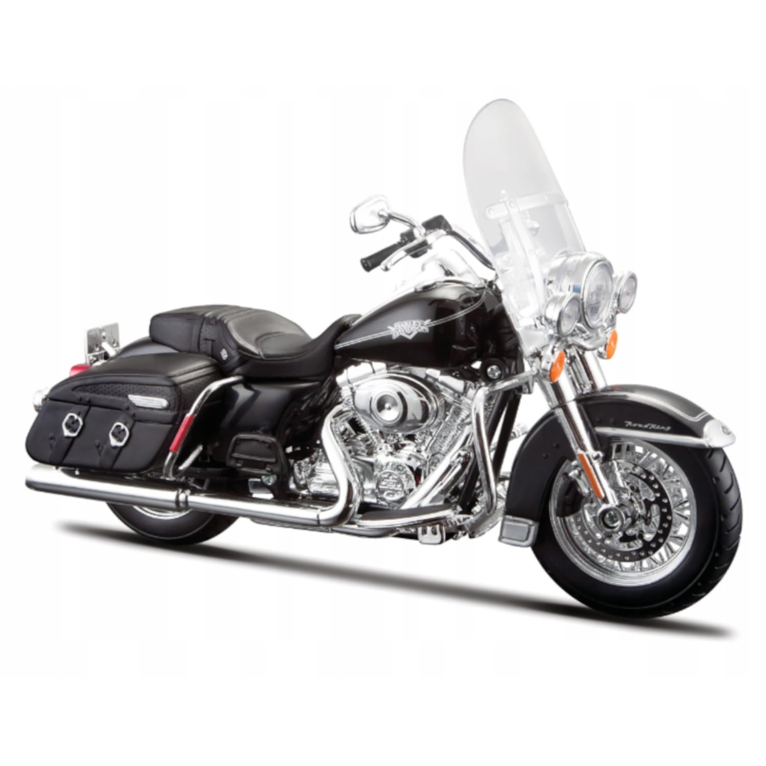 Maisto Harley-Davidson Road King Classic 2013 1:12 die-cast finish highlights precise detailing for collectors.