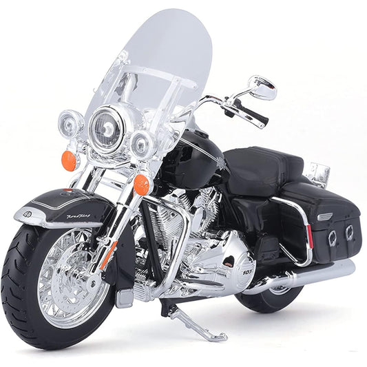 Maisto Harley-Davidson Road King Classic 2013 1:12 rubber tires enhance realistic grip and texture.