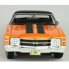 Maisto Chevelle engine bay reveals miniature power under the hood.