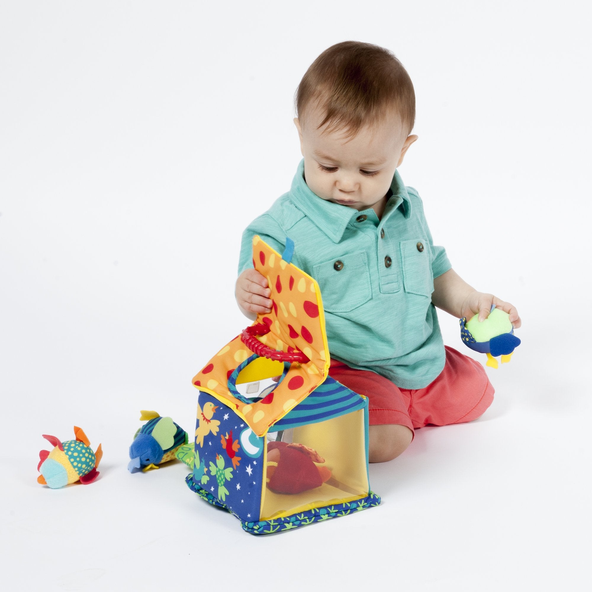 Manhattan Toy Put and Peek Birdhouse built-in-handle enables portable play