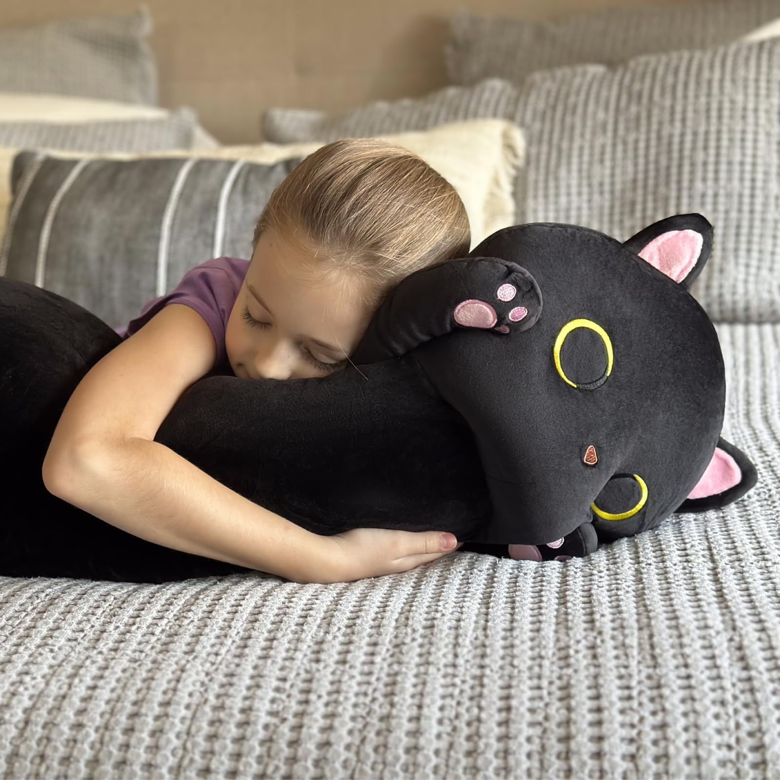 MaoGoLan cat plush paw pads detail highlights cute accents and tactile fun.