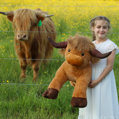 MaoGoLan Highland Cow 41inch smile detail, friendly expression for comforting play.