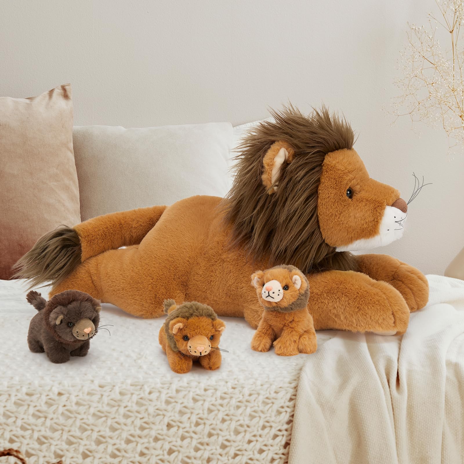 MaoGoLan lion with zipper tummy for easy storage and travel.
