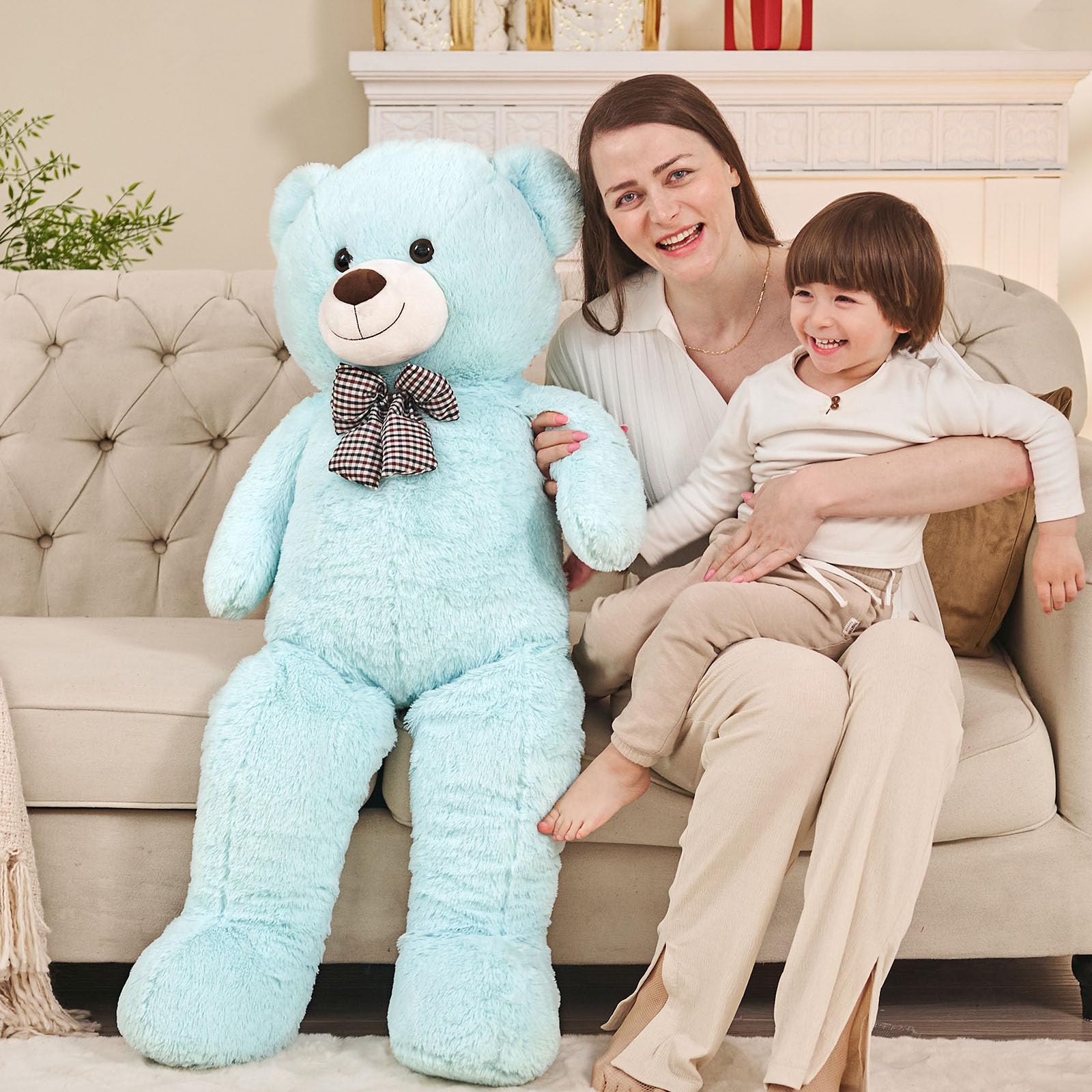 Maogolan party setup featuring the giant bear as focal decor.