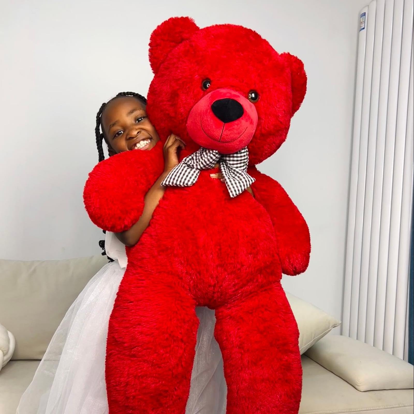 Maogolan Teddy Bear as Christmas decor adds festive charm to rooms.