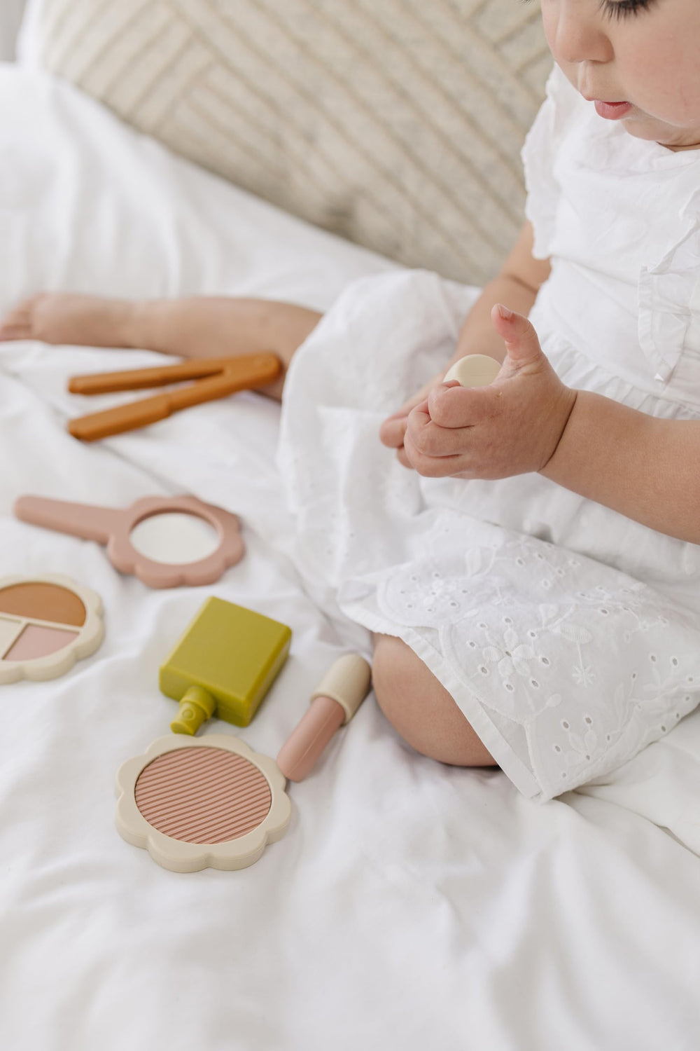 Marlowe & Co top-rack dishwasher safe silicone for easy cleaning.