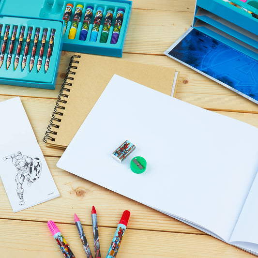 Marvel Art Case eight markers for bold color on the go.