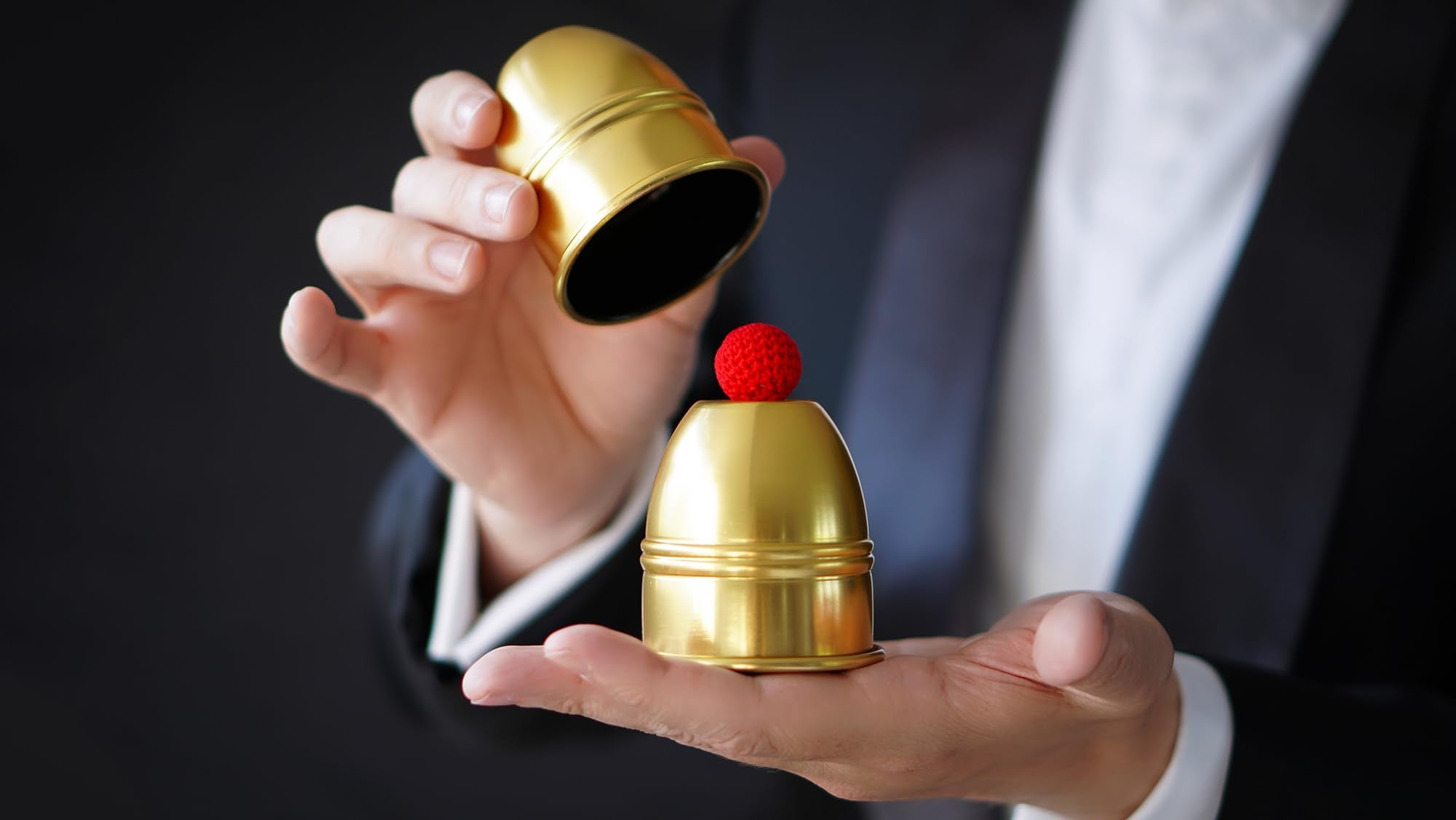 Marvin’s Magic dynamic coins set enabling impressive coin tricks at home or on stage
