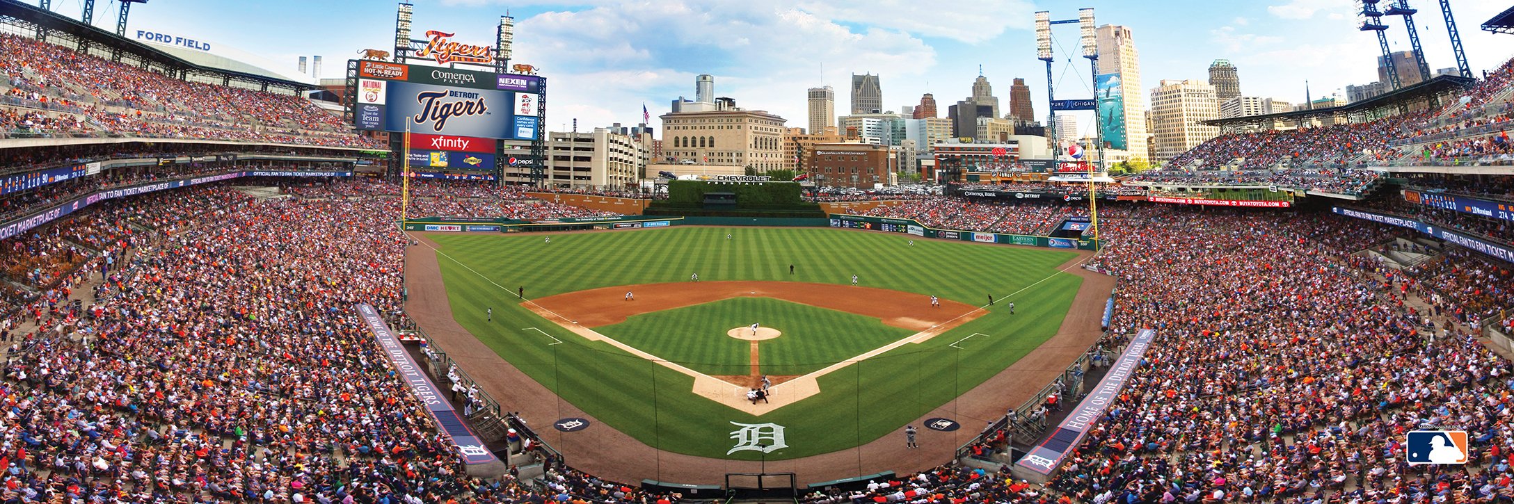 MasterPieces Detroit Tigers center-view panoramic puzzle assembly, perfect for family game nights