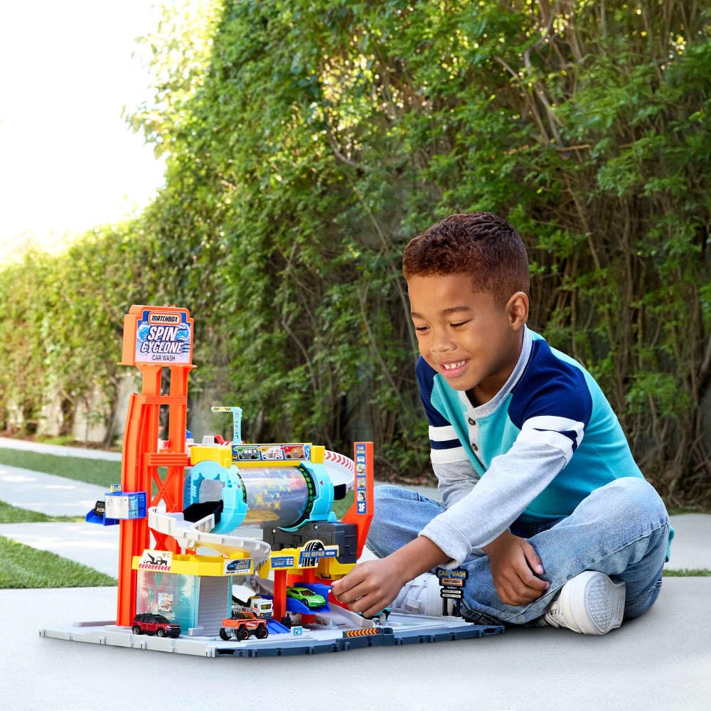 Matchbox See-through tunnel shows dirty, soapy, and clean outcomes for imaginative play