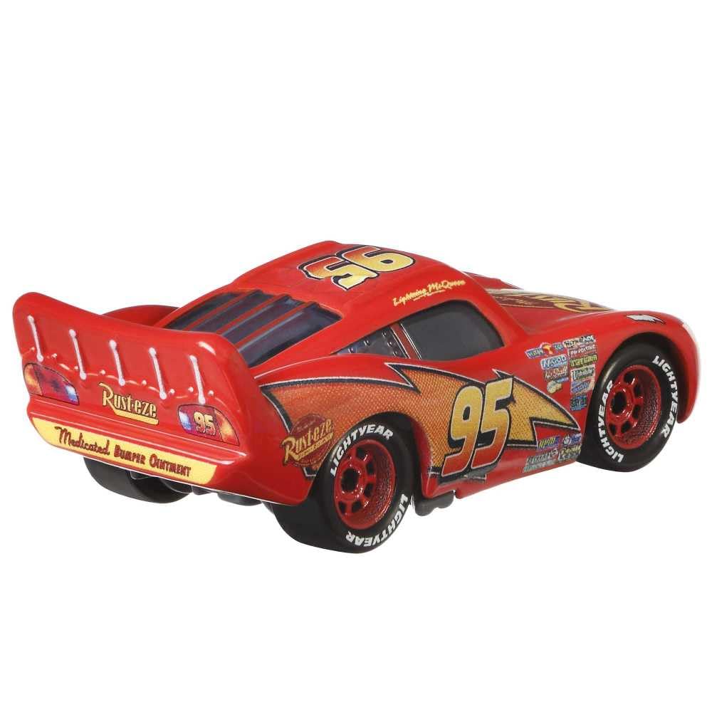 Mattel Disney Cars authentic design for immersive storytelling and pretend-race action