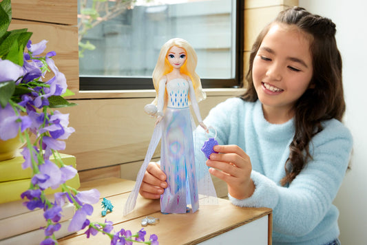 Frozen Elsa Spin and Reveal play scene as the backdrop for adventures