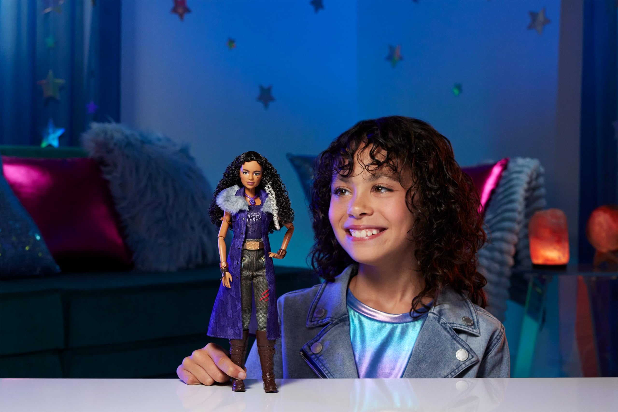 Mattel Disney Zombies 4 Willa Lykensen vest and hood detail for storytelling adventures.