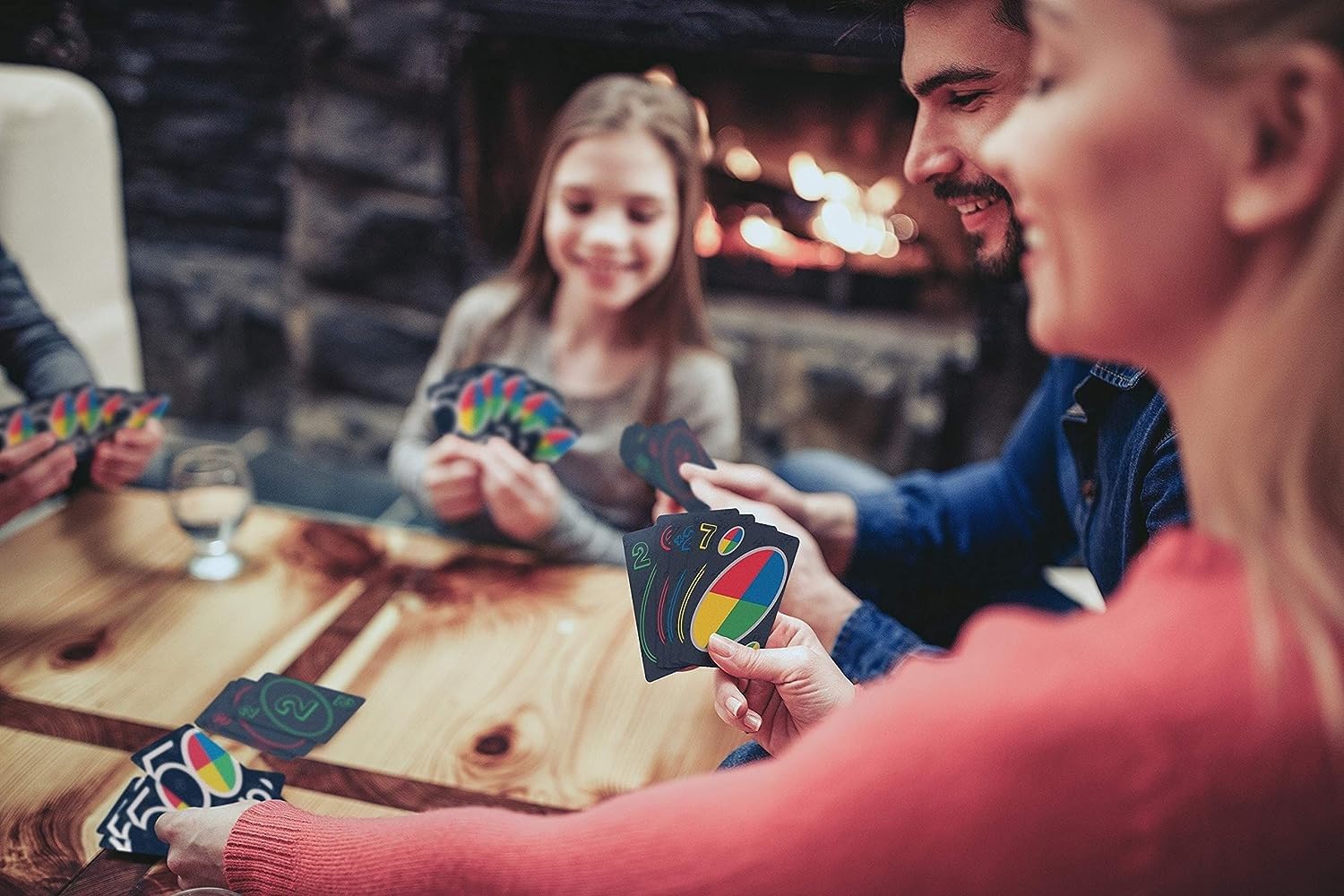 Mattel Games UNO Premium 50th Edition black cards provide a premium tactile experience.