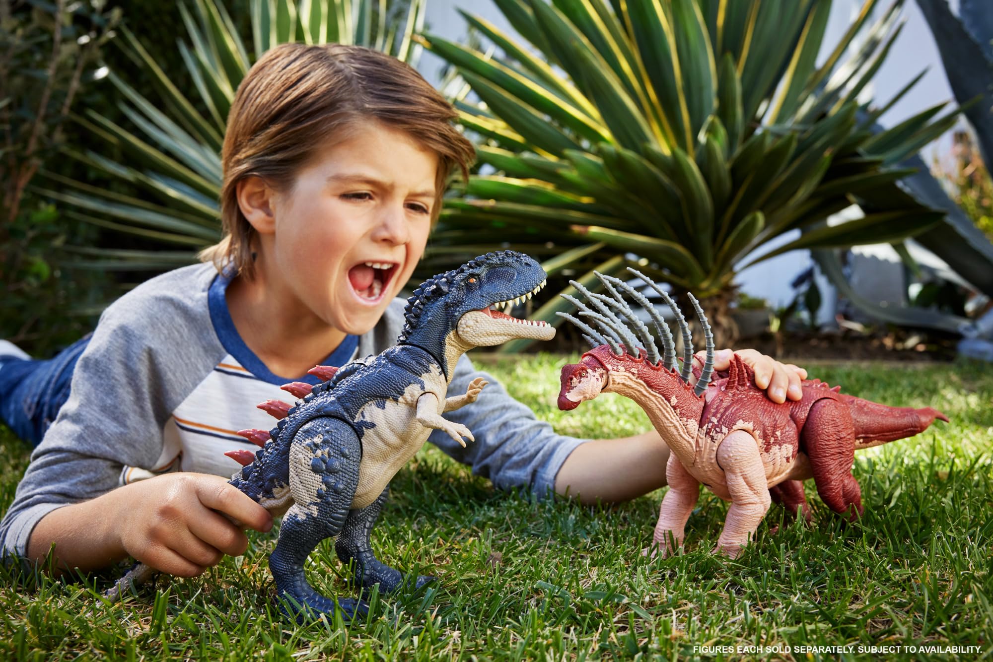 Mattel Jurassic World Mapusaurus back spikes evolve with a slide for battle-ready realism.