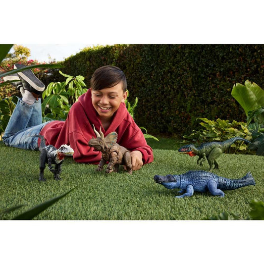 Tail-activated rampage motion enables two dramatic attack poses.