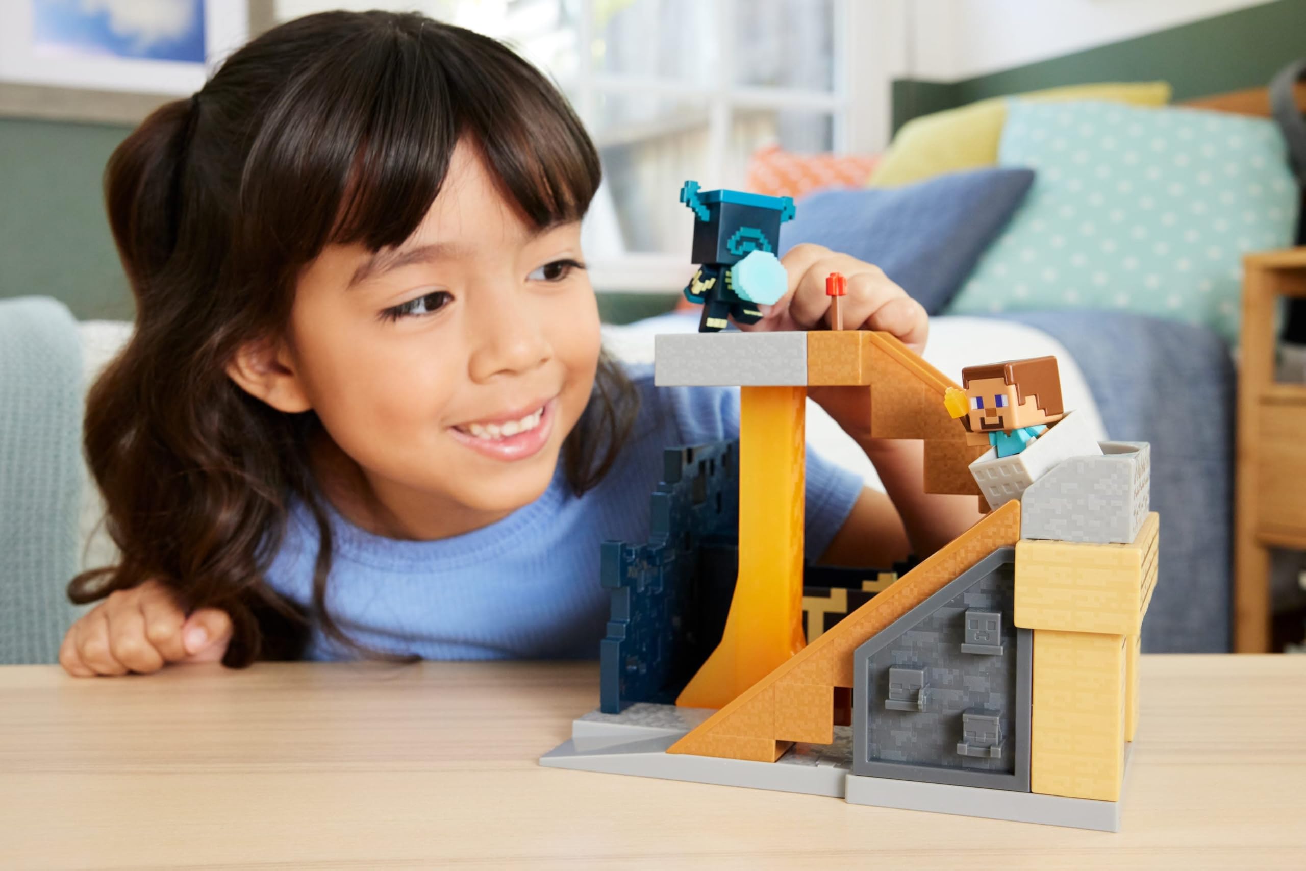 Mattel Minecraft Mini Mode Rise of the Warden: Warden figure for epic encounters.