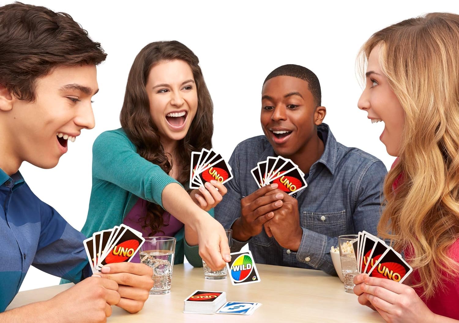 Mattel Uno multi-player action supports up to ten players for larger groups.