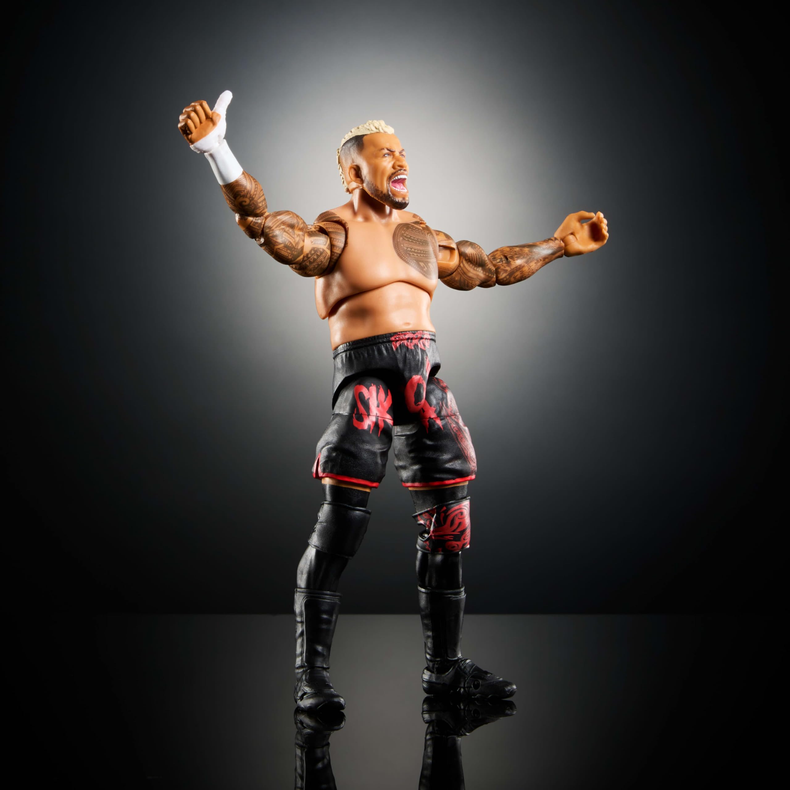 Mattel WWE Ultimate Edition Solo Sikoa features 30 articulation points for dynamic stances.