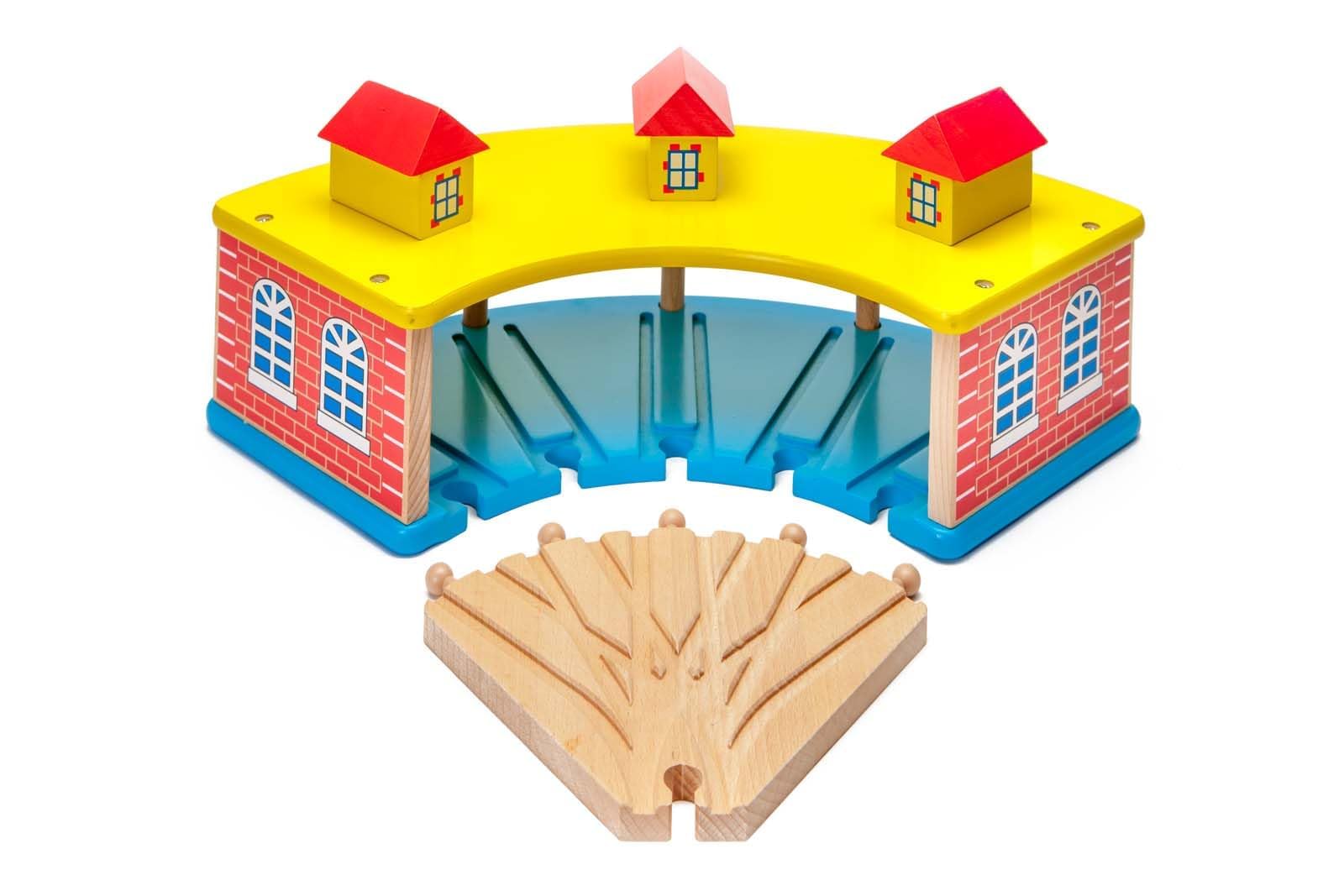 Maxim Enterprise roundhouse with 5-way switch enables flexible layouts for play