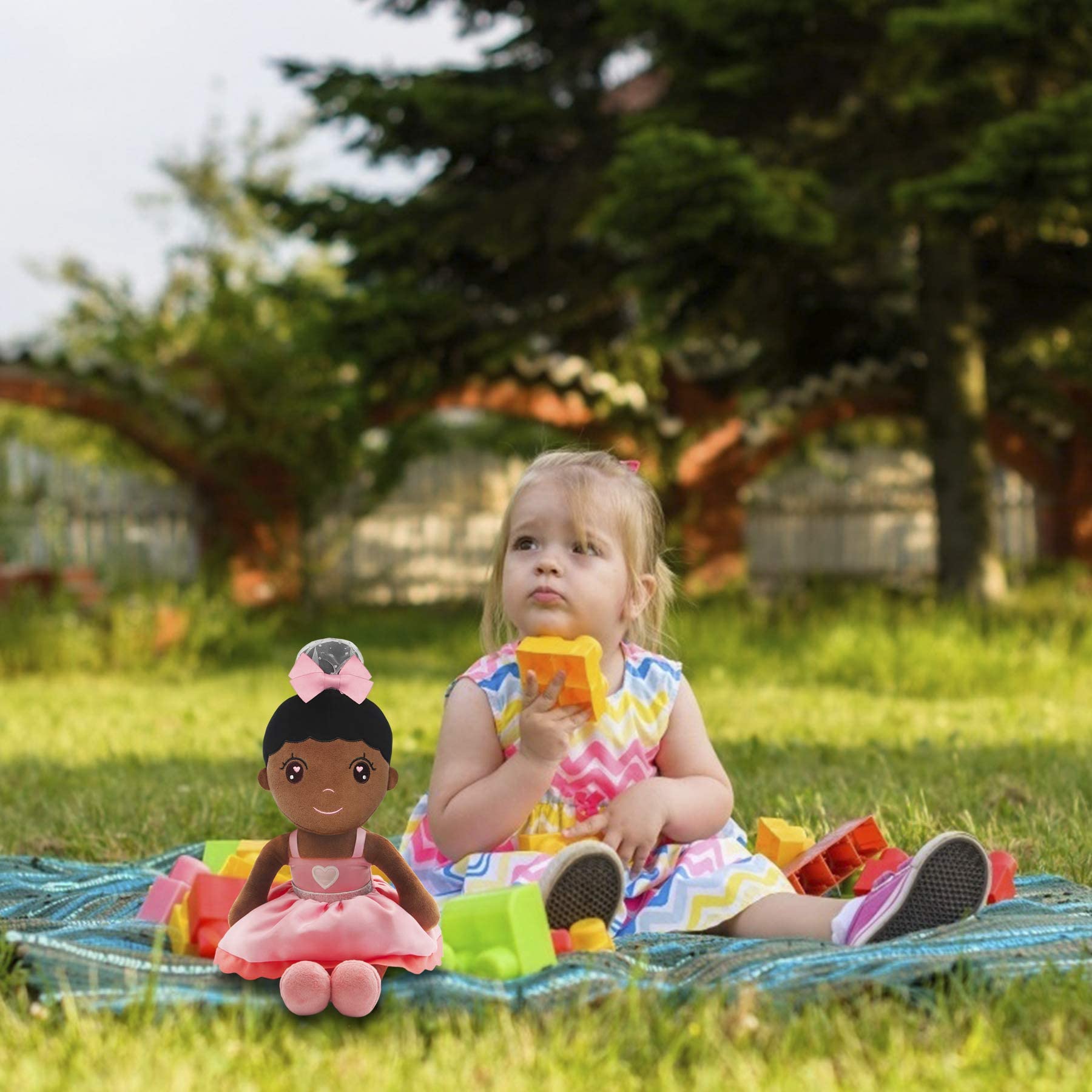 Doll is easy to wash: seams are tight and durable