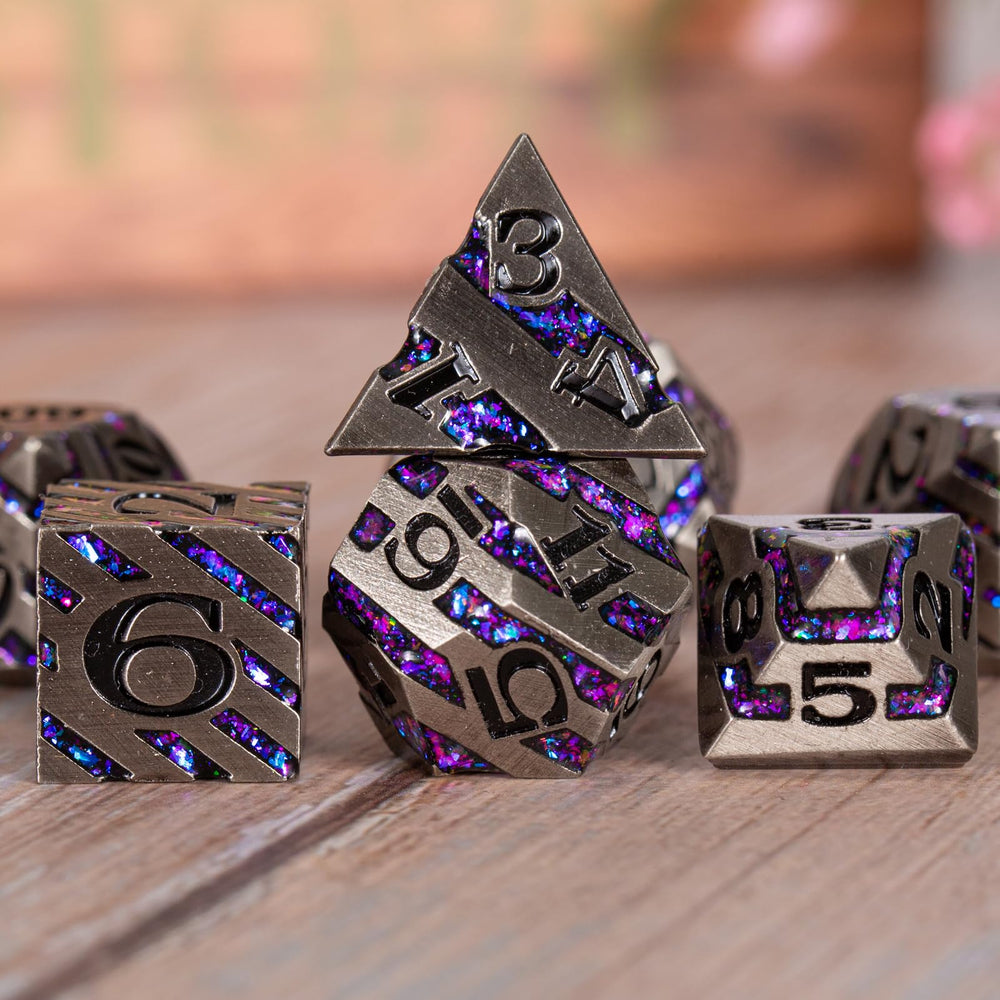 Maywin DND dice engraving pattern highlights meticulous artistry.