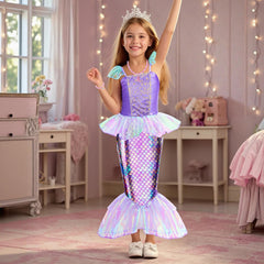 Meland princess cape that sways with movement during pretend play.