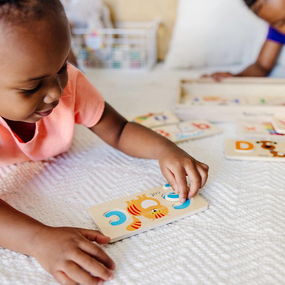 Melissa and Doug dog illustration board helps kids name animals and words