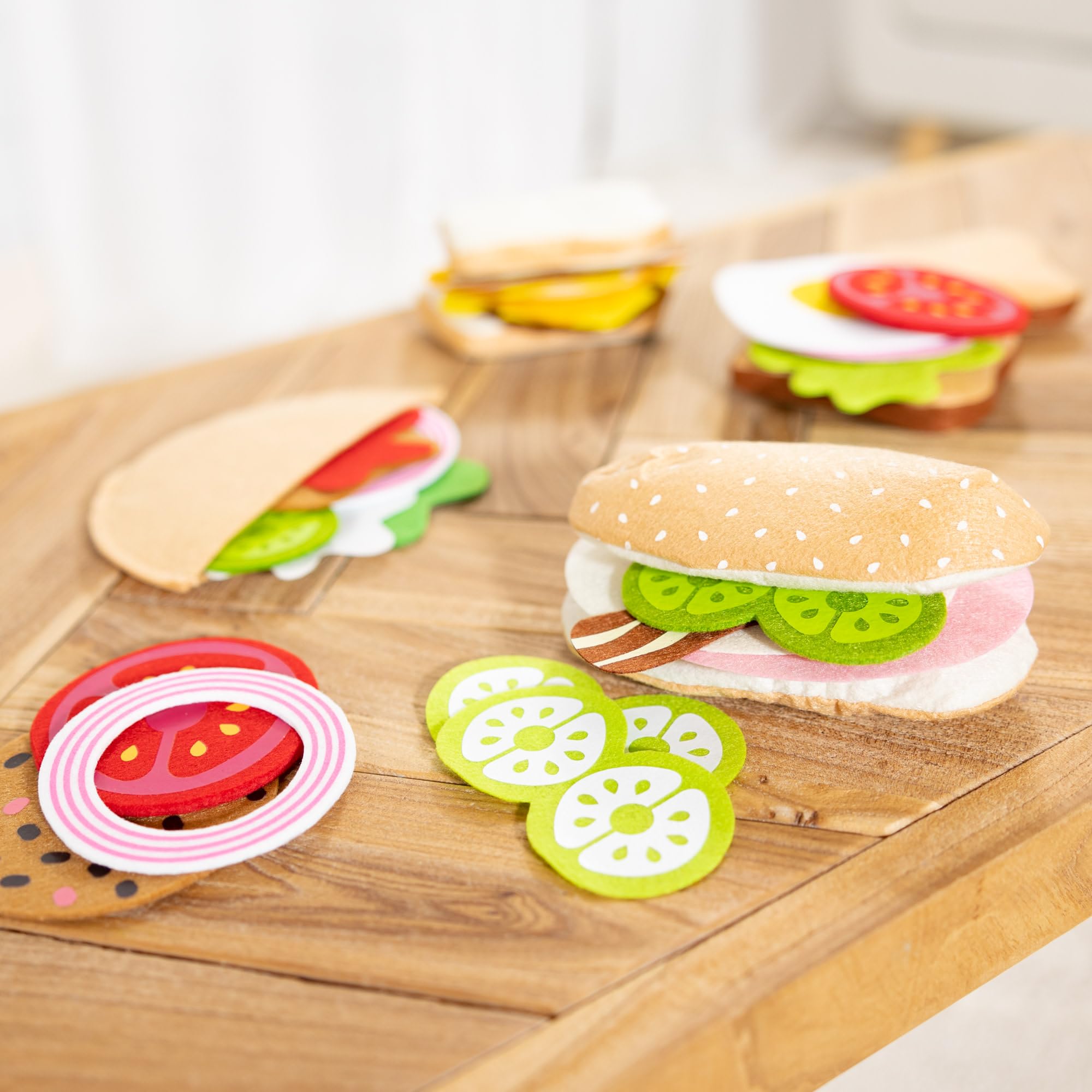 Melissa and Doug felt sandwich Dagwood style layout invites fun sequence storytelling.