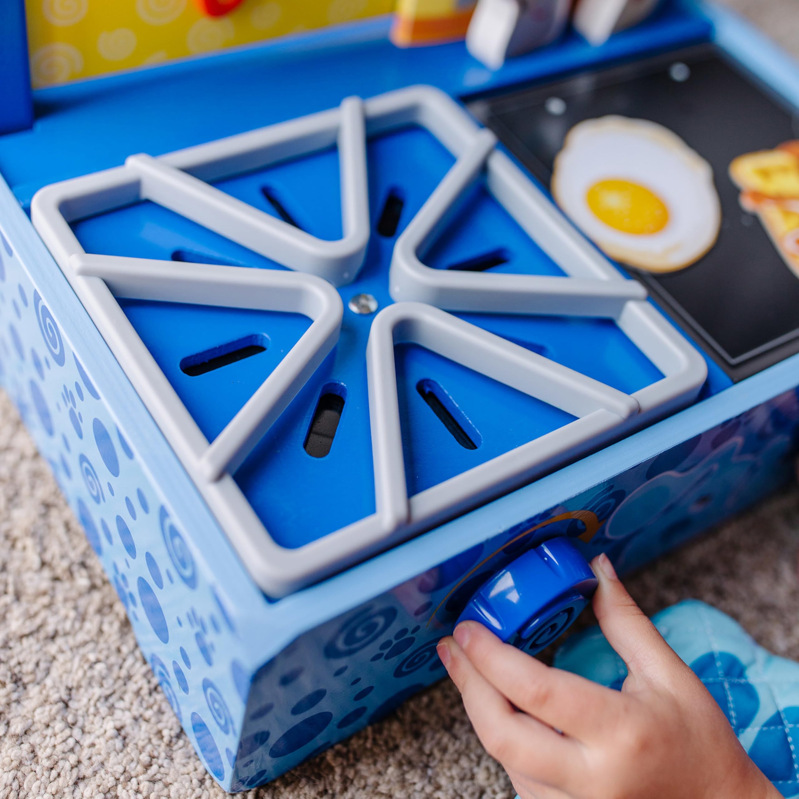 Melissa & Doug reversible grill top and sink enable varied play surfaces
