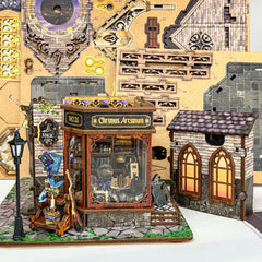 Miggley kit includes extra miniatures for customization.