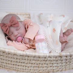 Milidool eyelashes and skin texture for authentic newborn look.