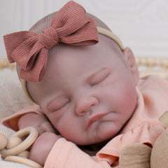 Milidool magnetic pacifier adds authentic newborn detail.